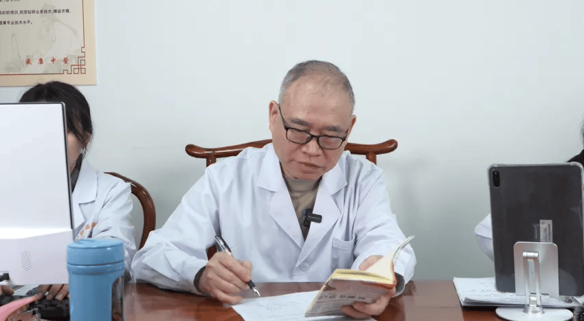 原创            徐志坚主任：霜降后湿气重失眠多梦？一碗安神祛湿汤，助你整夜安睡！