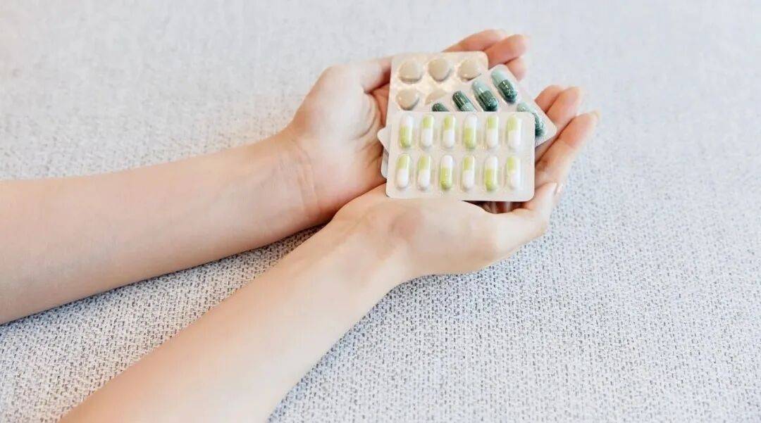 布洛芬并非“万能”止痛药！这几类人群要禁用→