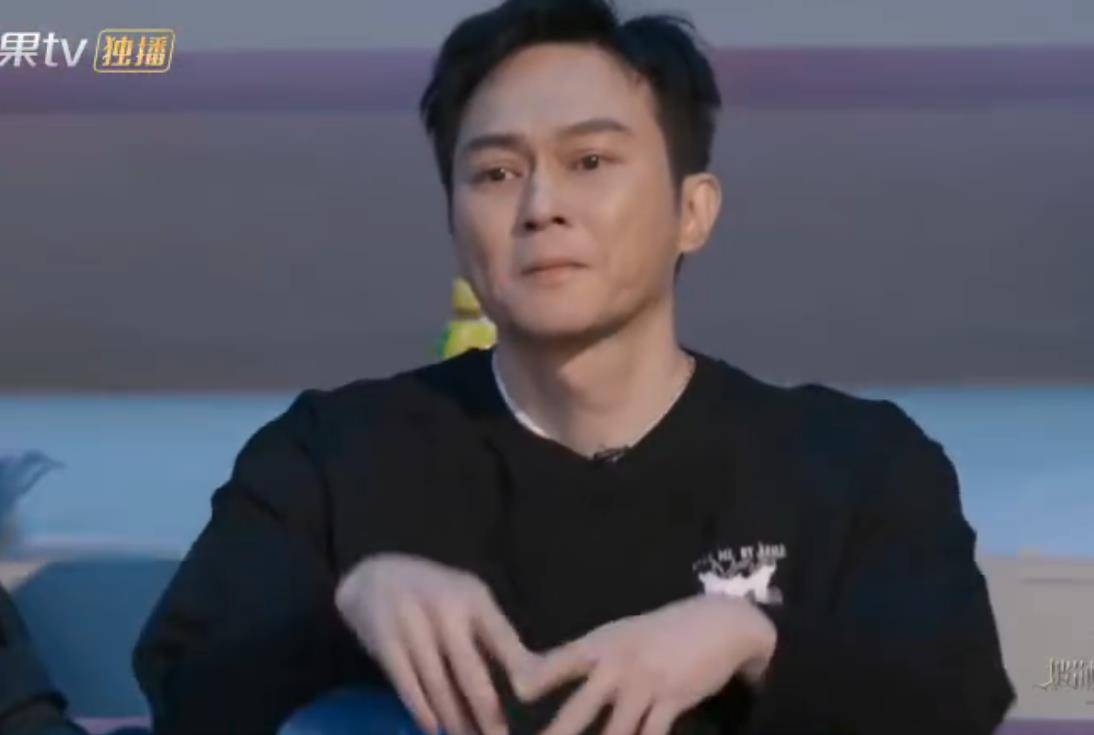 原创            张智霖听歌落泪，首谈未在机场送儿子留学的经历