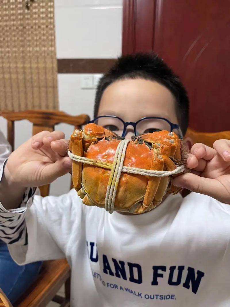 秋天给娃吃螃蟹，唯一的 “麻烦” 就是太费妈！