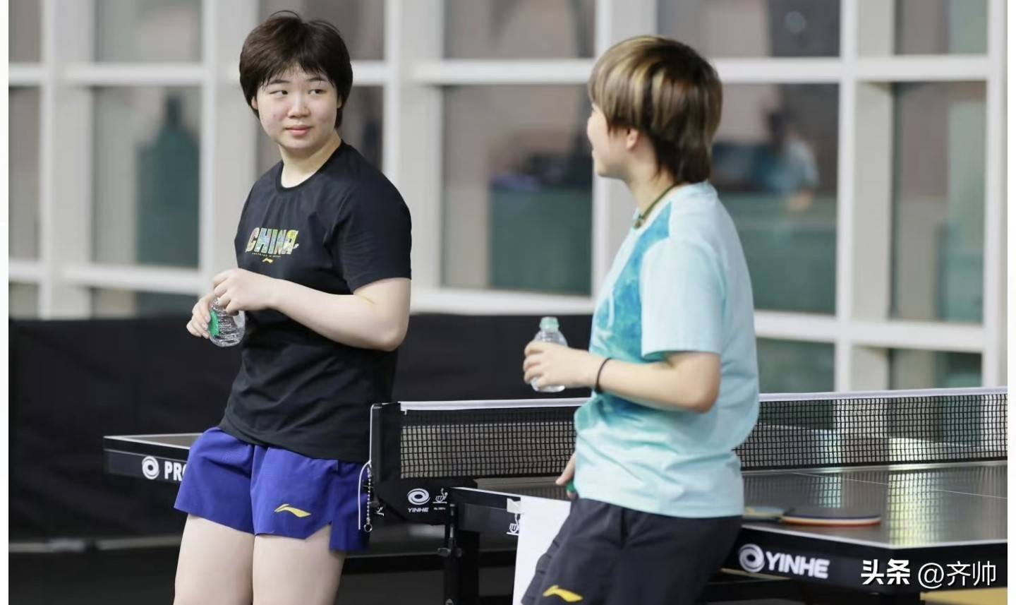 原创            邱贻可给孙颖莎指导，王楚钦和梁靖崑对练！乒乓球亚锦赛明天开打