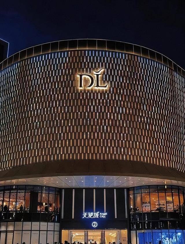 原创            月月贴钱仍硬扛，搞专场融文旅，小城喜剧的出路在哪里