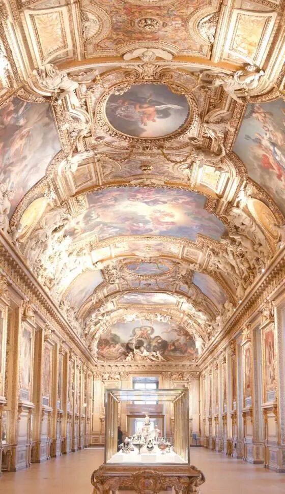 突发！数名蒙面人破窗而入，7分钟劫走卢浮宫9件拿破仑时期珠宝，然后骑电动车逃走