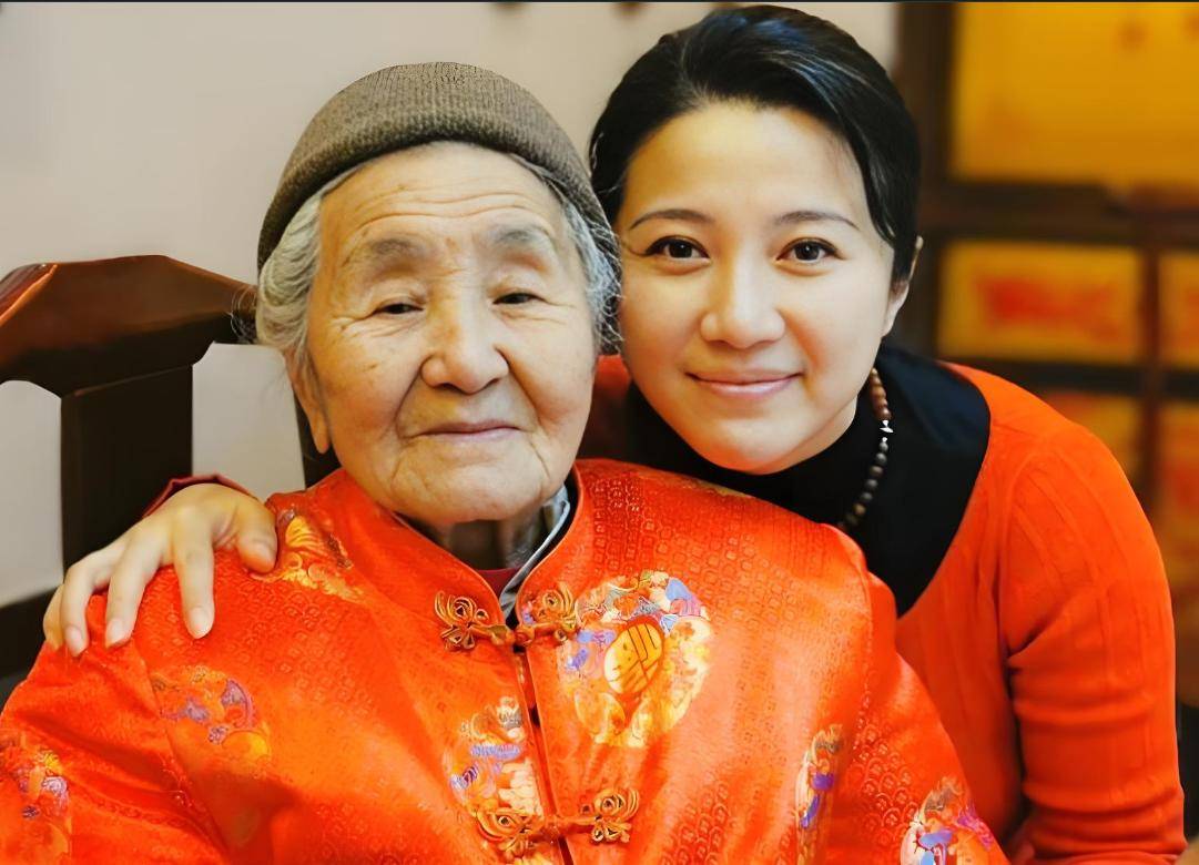 原创            从为母还债到甜蜜姐弟恋，颜丙燕的任性人生，点醒了多少女性