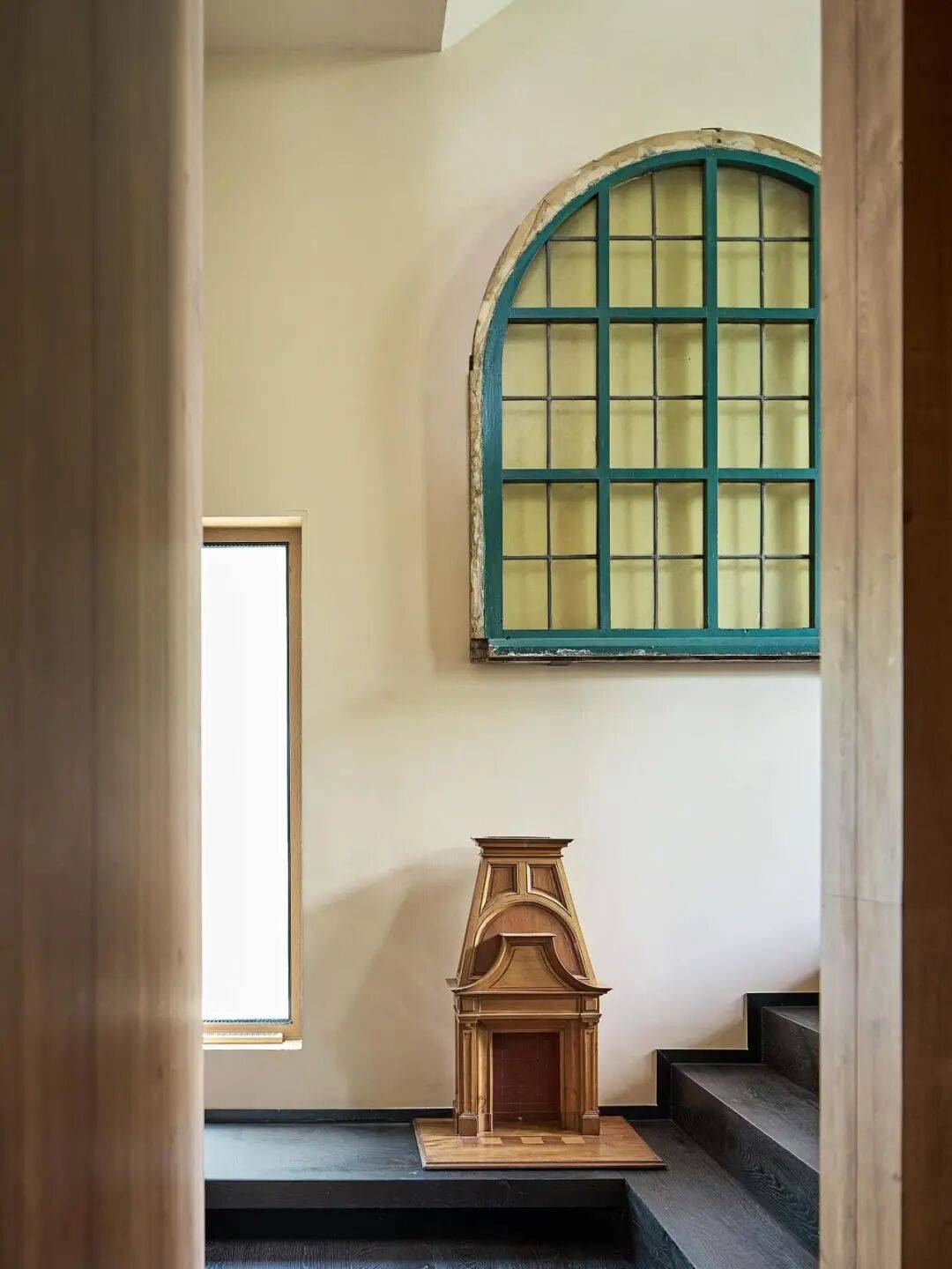 他用建筑和父亲的画，勾勒出老洋房里的艺术日常