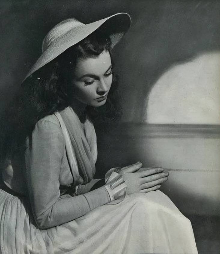 费雯丽：丘吉尔盛赞她是上帝的艺术品，绝顶美貌却为一个男人疯狂