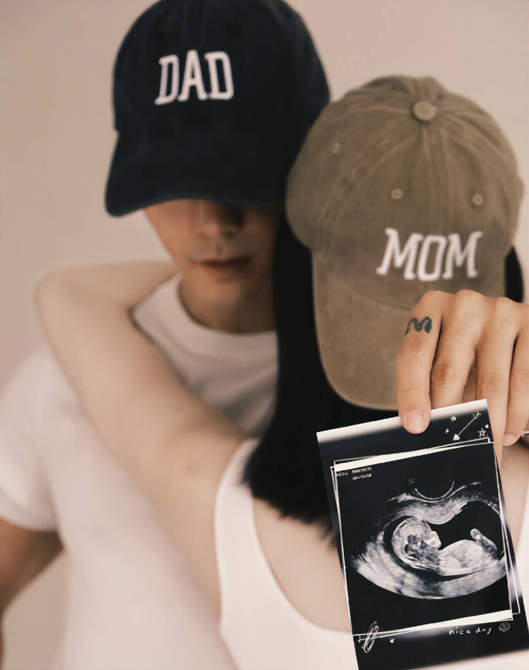 原创            港媒曝陈伟霆何穗为公司冲喜！传英皇负债166亿，陈伟霆有股份