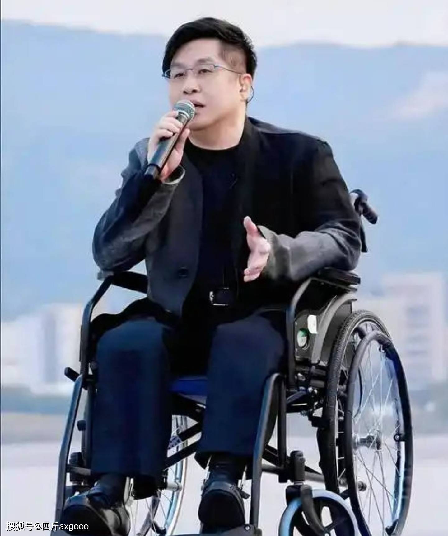 原创            台湾歌手郑智化道歉!称“连滚带爬”是一时气愤,评论区网友炸锅