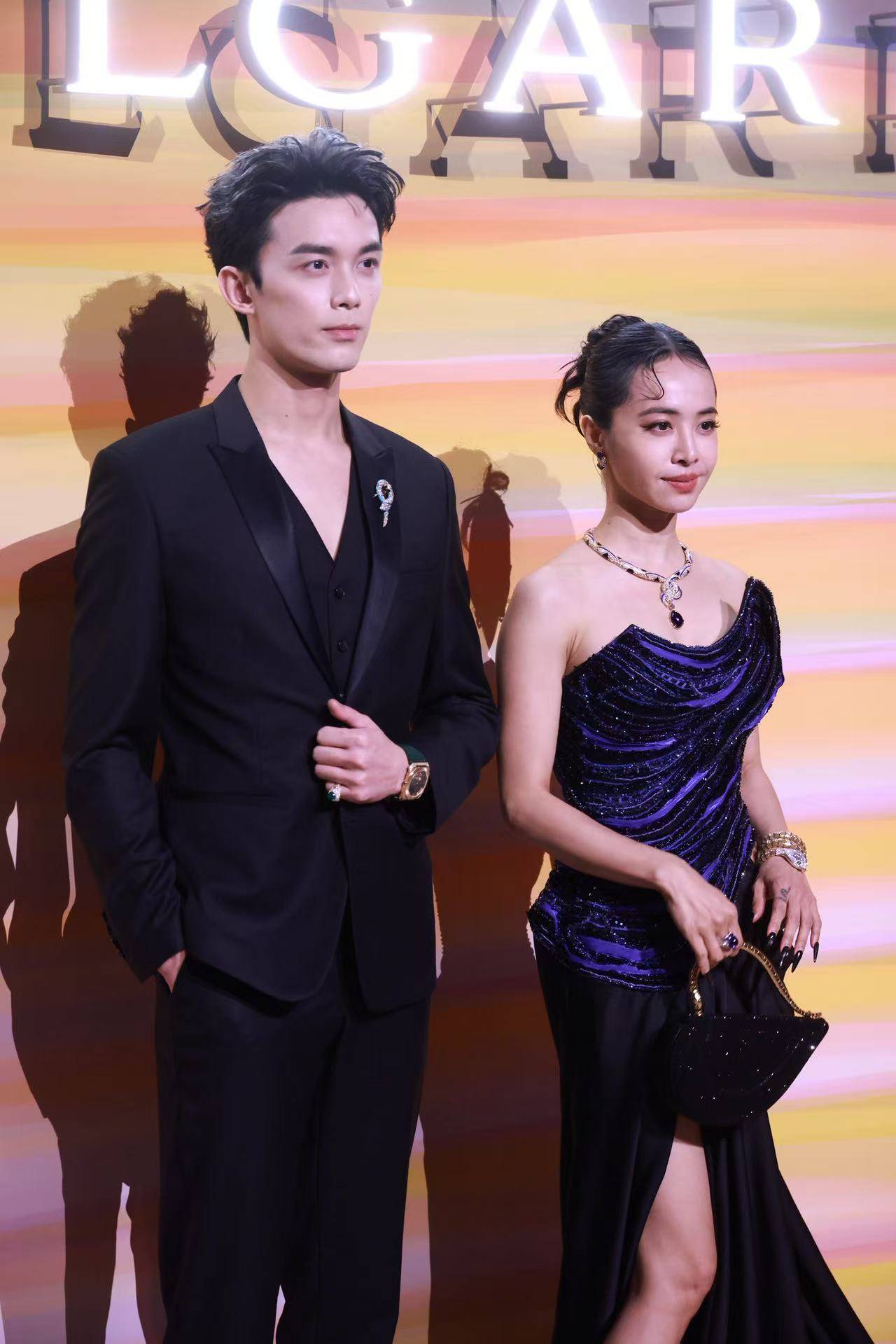 蔡依林蓝色抹胸裙配珠宝优雅高级 与吴磊同框豪门姐弟既视感