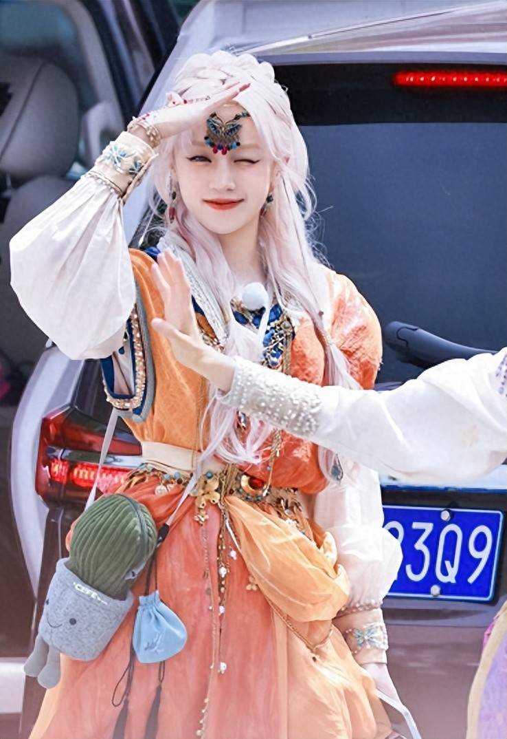 原创            《奔跑吧》成员带着新造型回归,突破以往的风格,深受观众喜爱