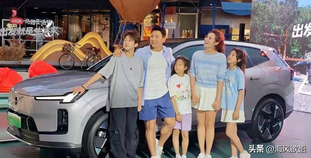 原创            刘畊宏一家上海现身，全家无架子超亲和，颜值高到路人狂拍