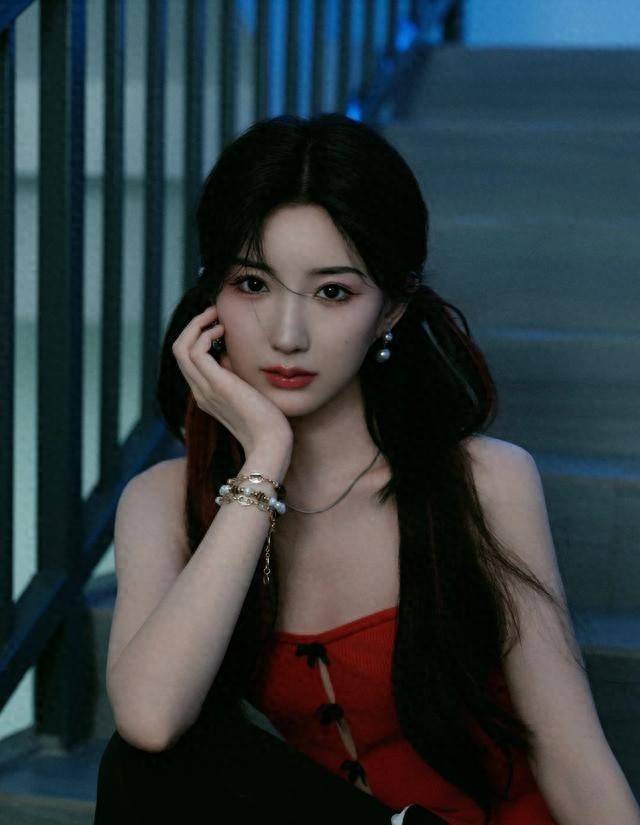 毛晓彤全新写真集：窈窕淑女、青春靓丽！