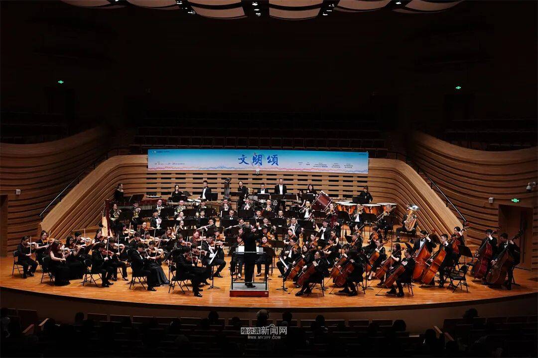 百位艺术家联袂演绎｜哈响、川交携《文明颂》声动蓉城