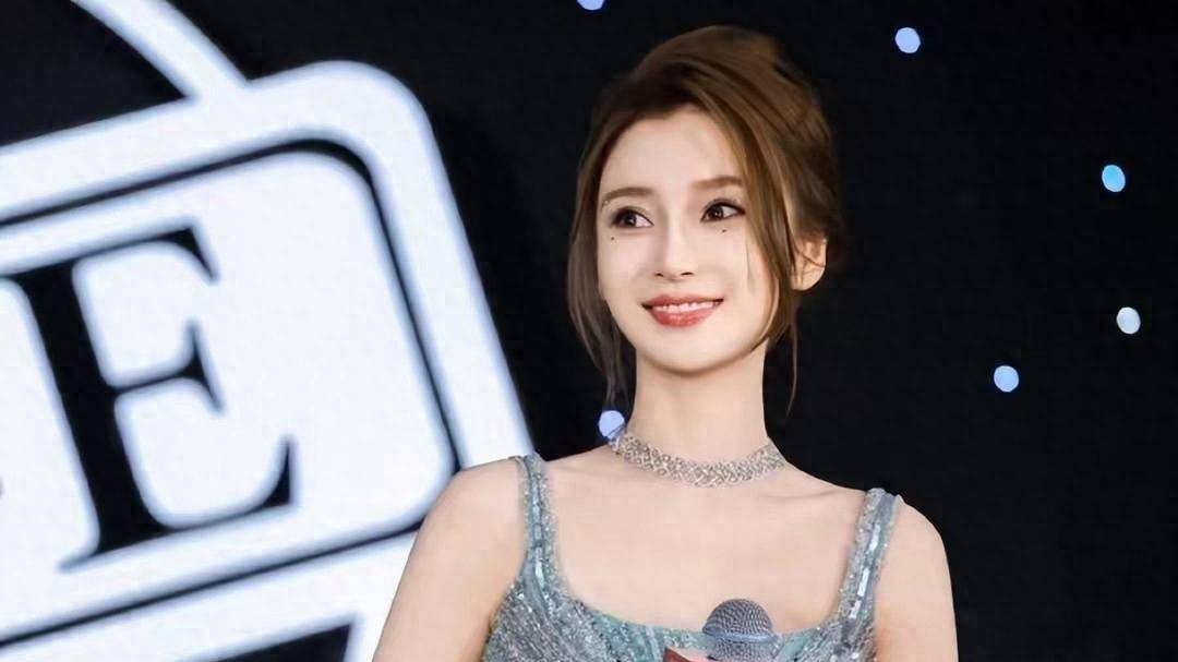 原创            事实证明，离开陈伟霆又离开黄晓明的杨颖，还是回到了自己的怪圈