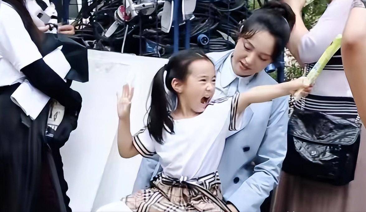 原创            星二代出道全靠父母，普通人连门都摸不着？小小年纪上综艺能行吗