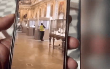 藏品或被熔！卢浮宫盗贼画面曝光：装成工人，没偷6000万的钻石 多件作案工具被丢