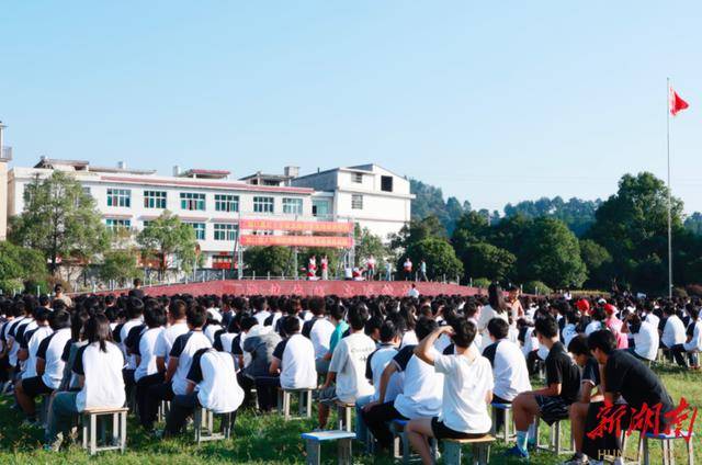 洞口县开展应急科普活动 2000余名师生学习急救技能