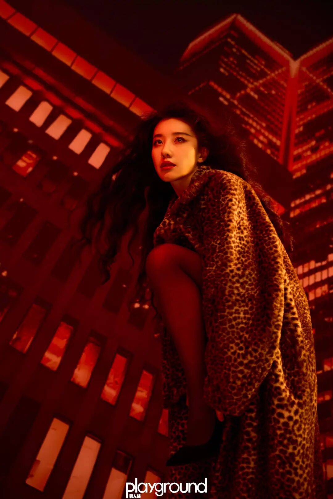 王鹤润 男人装写真大片，好美的背！