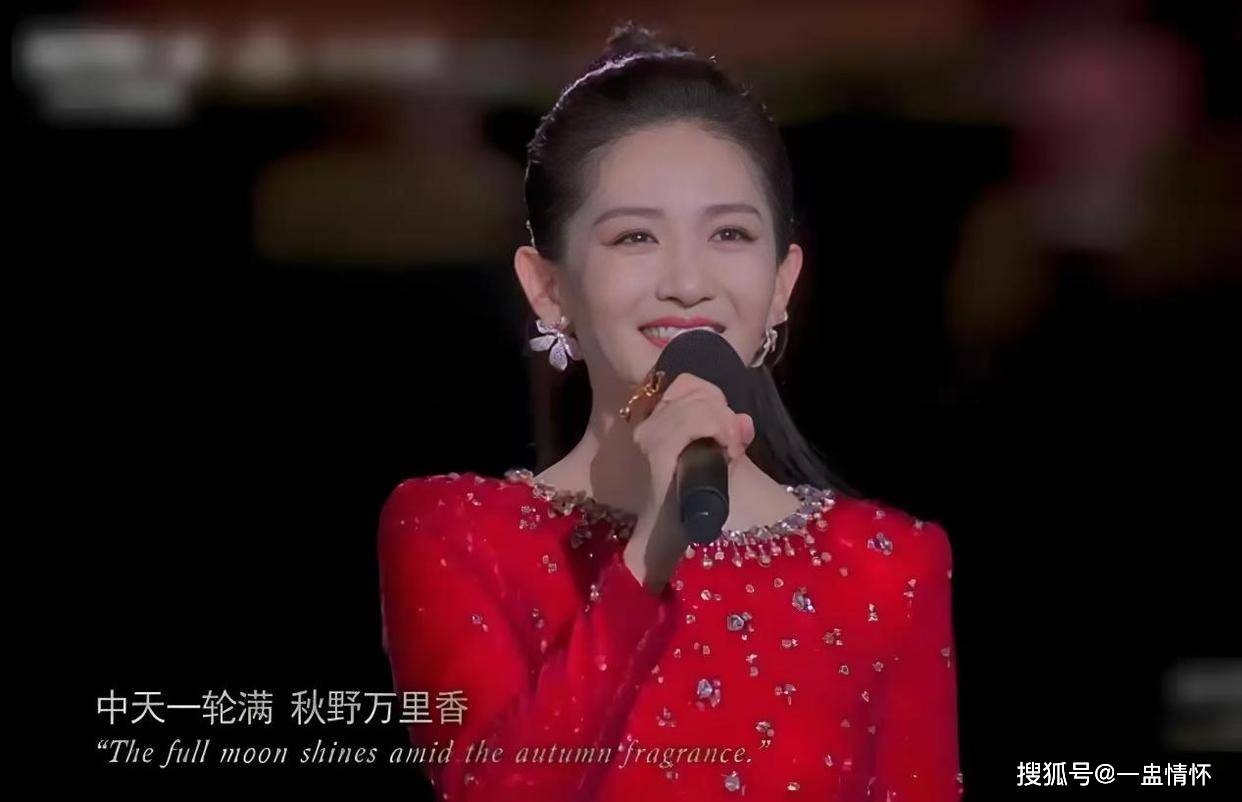 谢娜首次主持央视秋晚惹争议，被指台词表情不压场？谢娜央视秋晚的转型之战，到底赢在哪输在哪