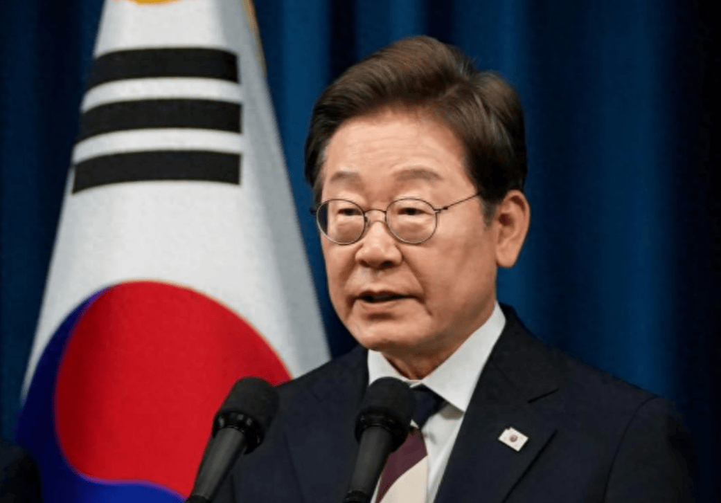 中美谈妥后，与中方会面前，李在明在中国媒体上发文，姿态放的很端正