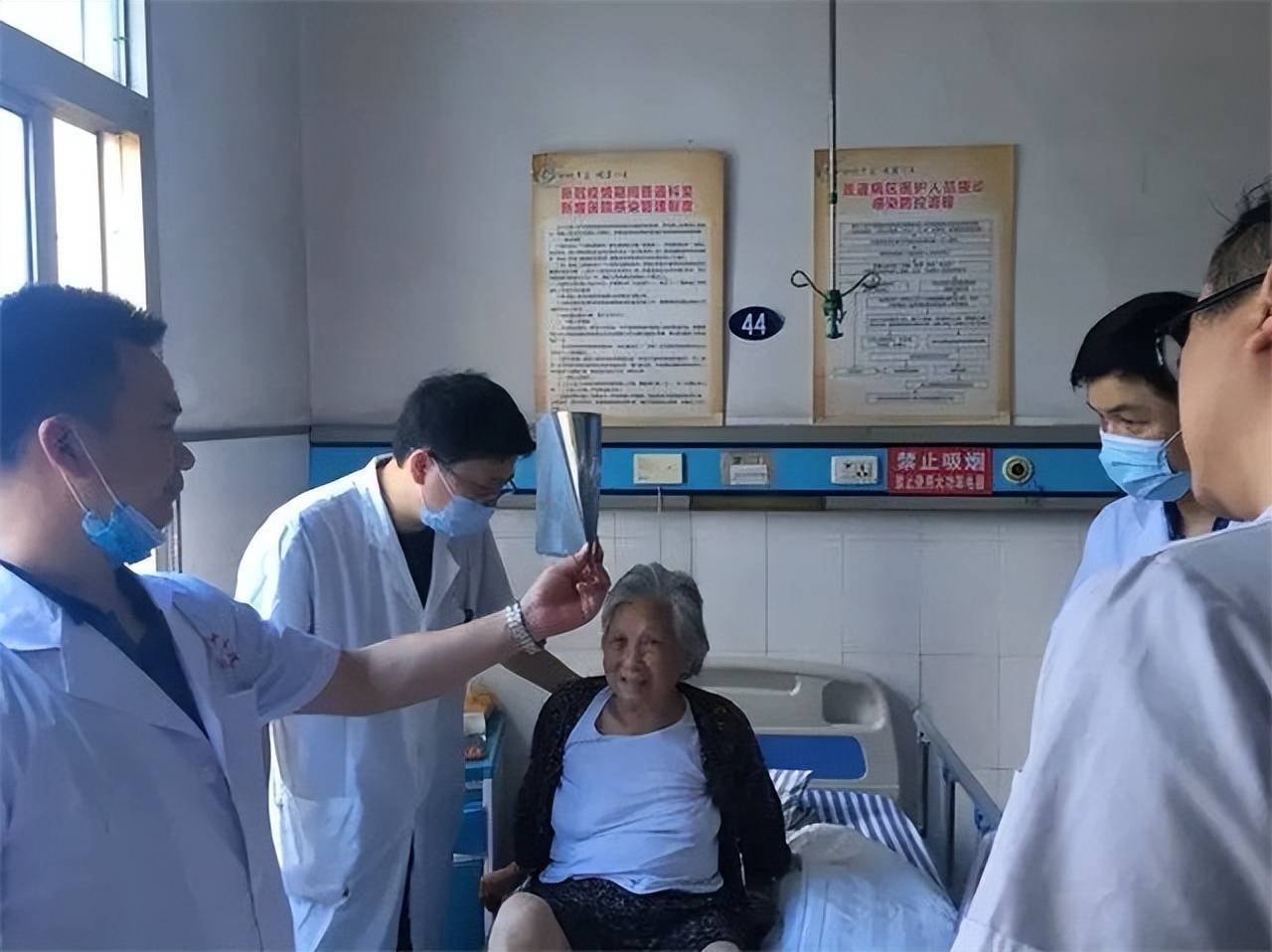 原创            22年男子录团圆视频，无意中录下一句话，却成功唤醒昏迷的母亲