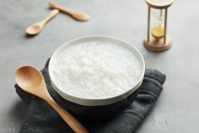 原创            早上为什么不建议吃馒头?医生:不止馒头,这几类食物,也要少吃