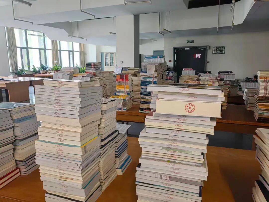 上新书了，快来借阅！图书馆万册新书已上架完毕