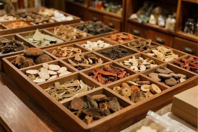 上热下寒别乱吃药！柴胡桂枝干姜汤、乌梅丸、半夏泻心汤怎么用？