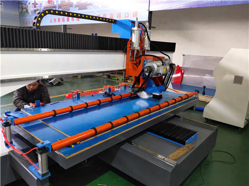 木工往复裁板锯 托盘裁板锯：木材加工的“柔性切割专家”