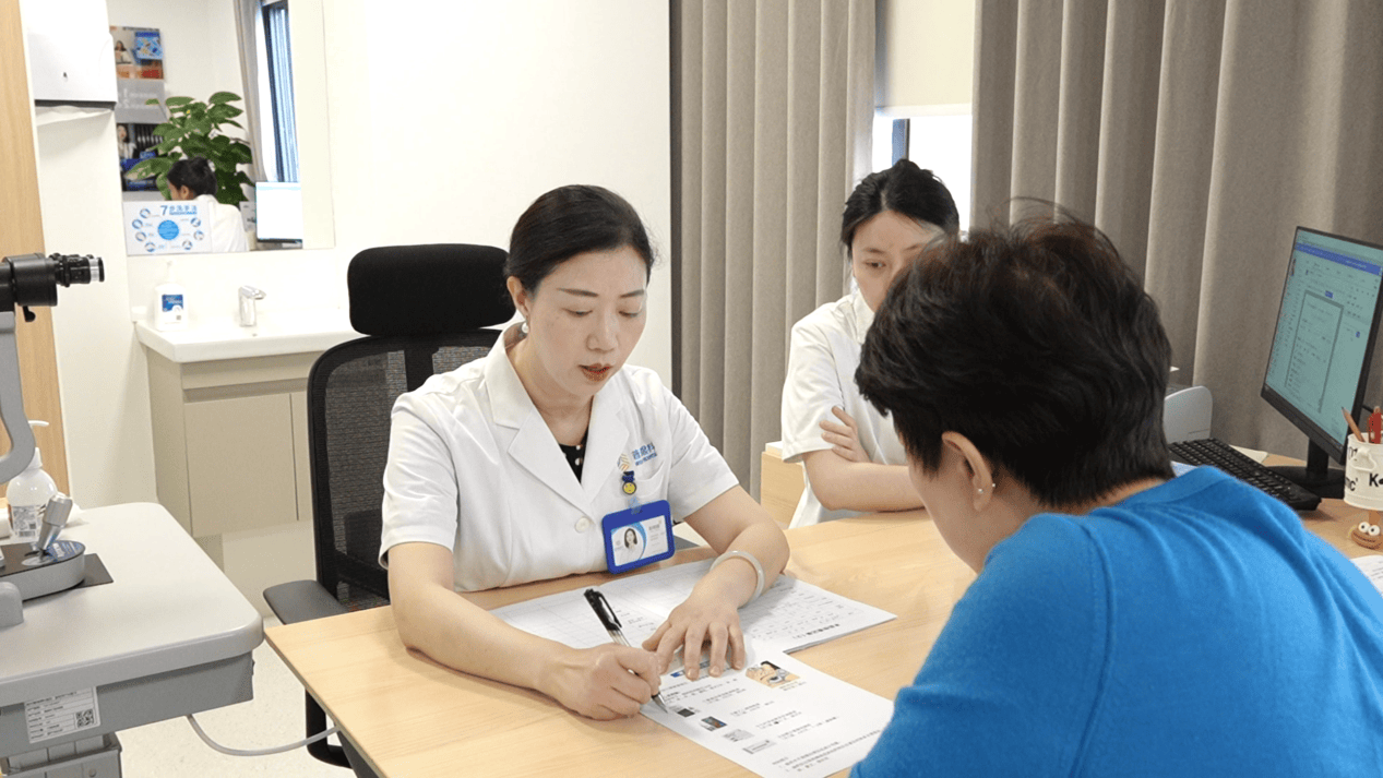 运动党摘镜攻略：彭艳丽院长亲推 SMILE Pro，告别眼镜束缚更自在