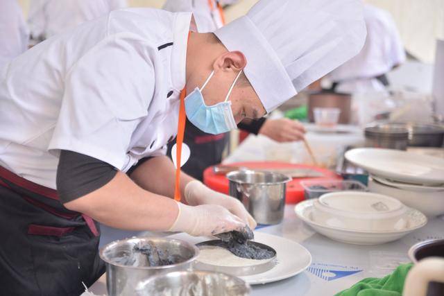 以药入馔 创新“河南味道” 河南成功举办首届药膳技能大赛