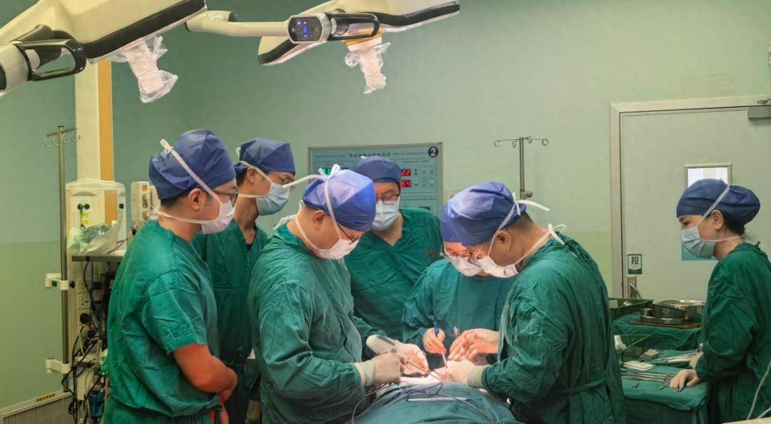 从破溃到重塑，湖南医生鏖战10小时修复口腔癌患者“面颊之殇”！