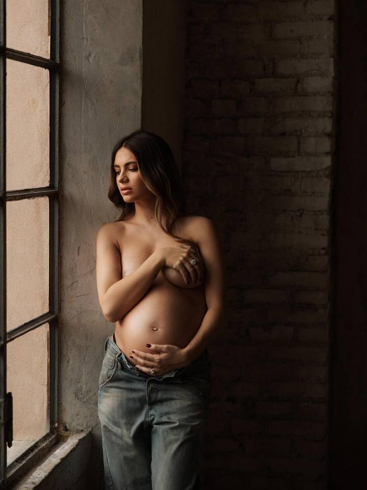 组图：托纳利妻子晒孕期写真 预产期在明年1月