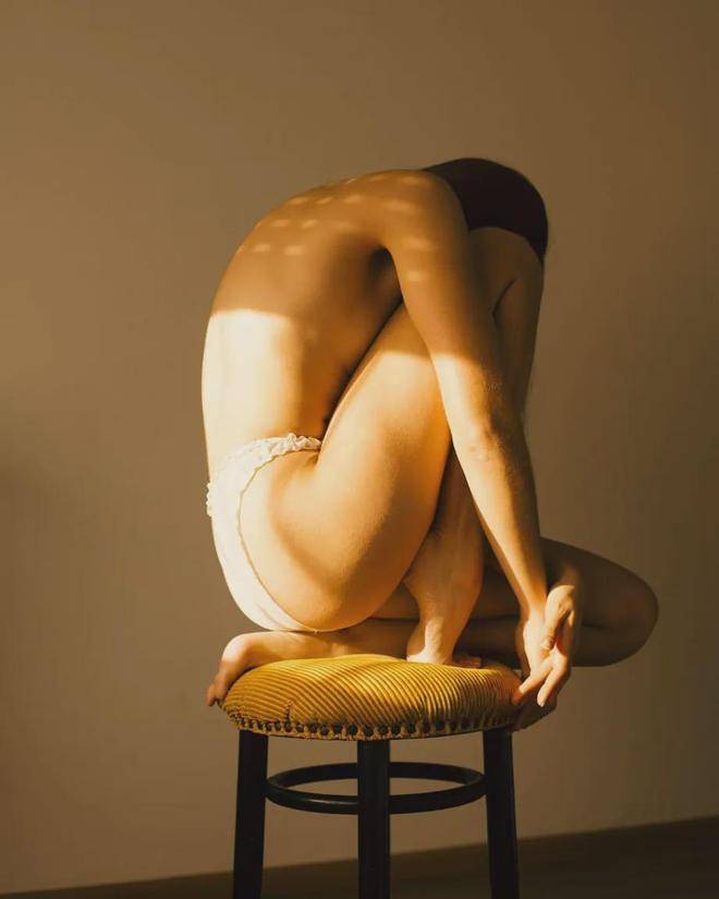 瑞士摄影师尚塔尔的人体光影艺术作品，太美了