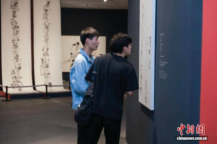 南京艺术学院美术馆大展“石虎书”带观众回到造笔之初