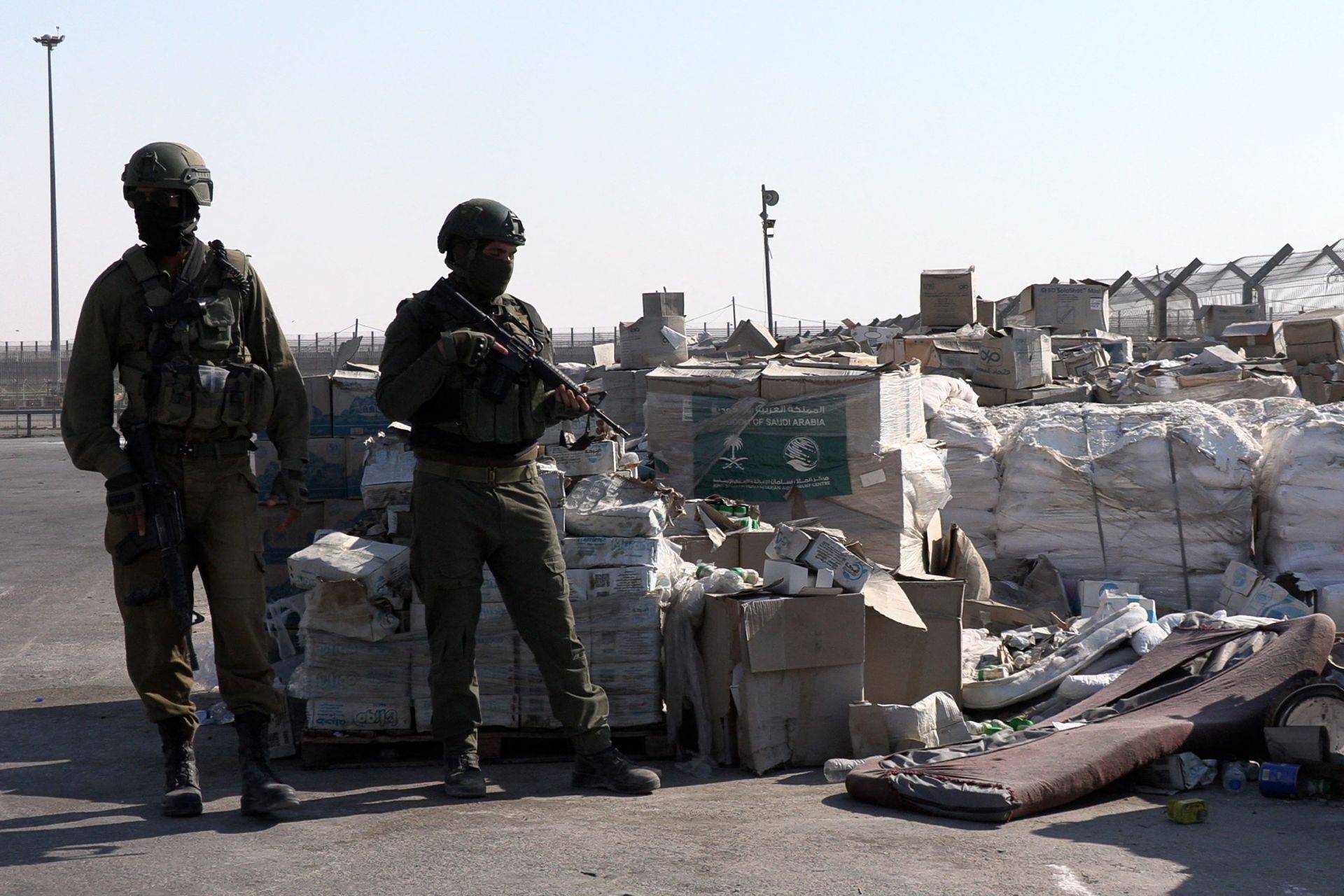 参加谈判的卡塔尔代表团突遭车祸，已致3死3伤！加沙停火进入第二天，巴以准备互释对方人员，超50万加沙民众返回加沙城