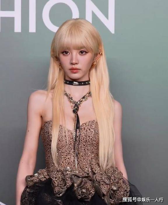 原创            时尚圈大型翻车现场！ 杨幂脸肿金晨嘴歪，刘亦菲出场全场安静了