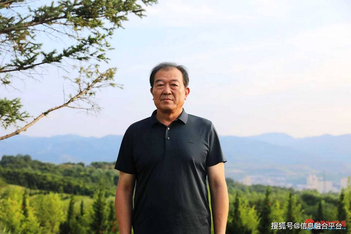 在规矩与自由之间：品读王四代先生书法的中和之美 著名书法家王四代书法作品鉴赏