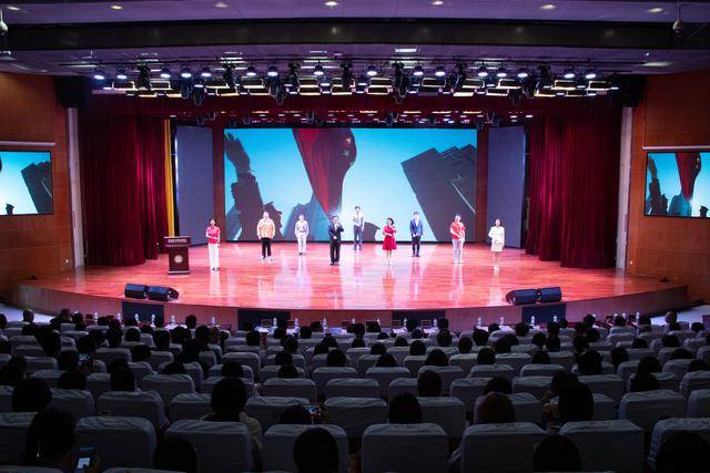 首届湾区法治文化艺术巡礼走进深圳龙岗，法治文艺演出寓教于乐护苗润心