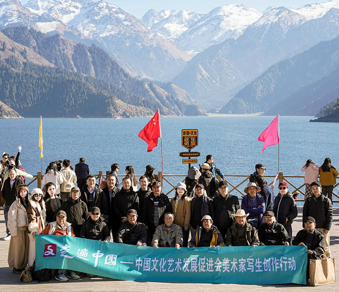“走遍中国”写生创作行动新疆段收官