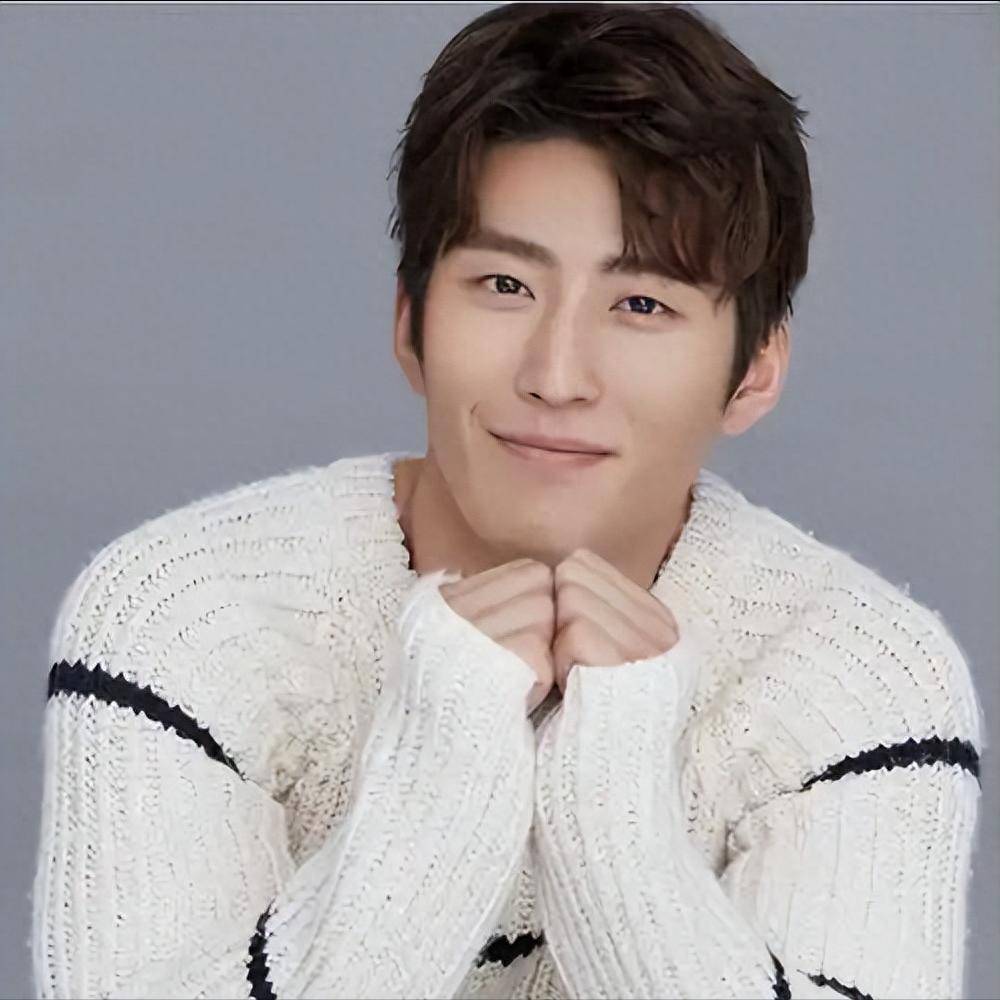 原创            婚变传闻仅6月，向太的一个举动，意外撕下窦骁豪门婚姻的遮羞布