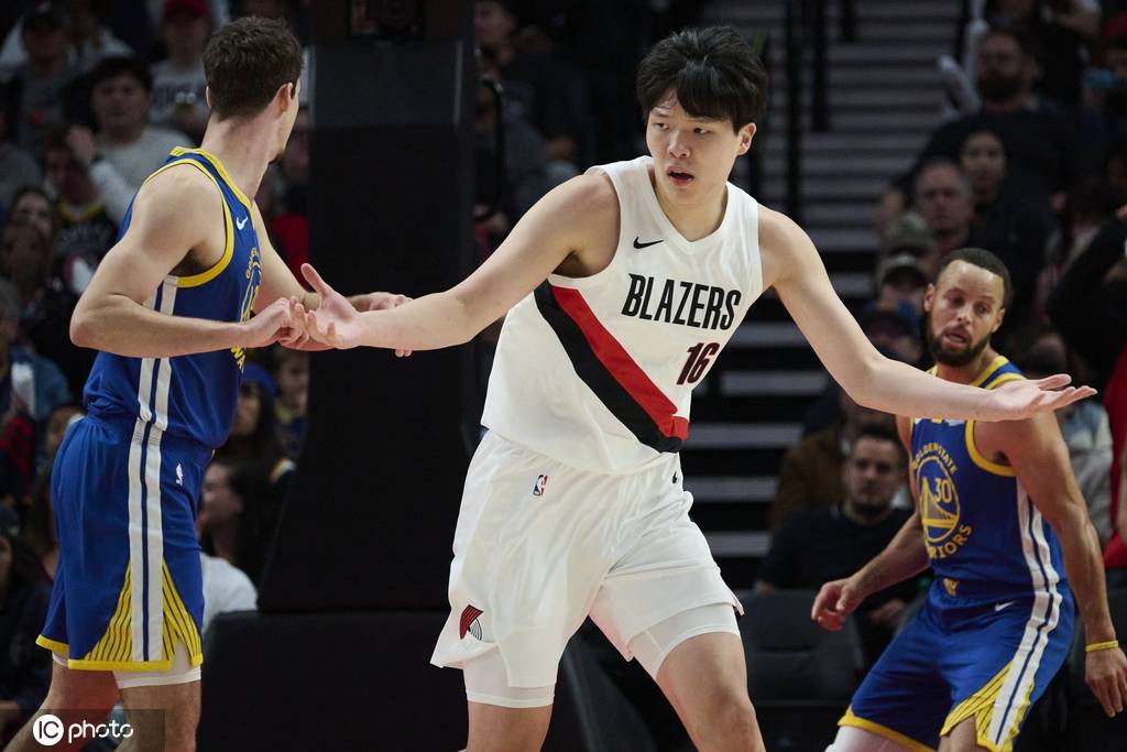 原创            杨瀚森季前赛G3点飞霍福德 9分6板才是更常态化产量？