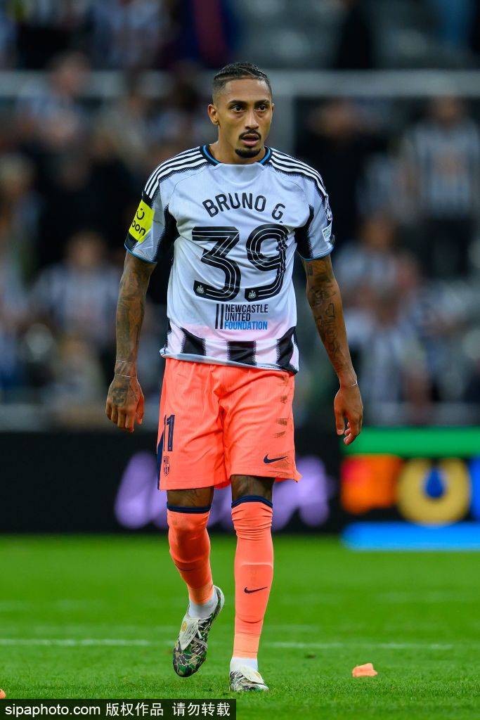 38岁活成BUG！梅西三射一传打崩对手，53场50球破纪录，3大奖稳了