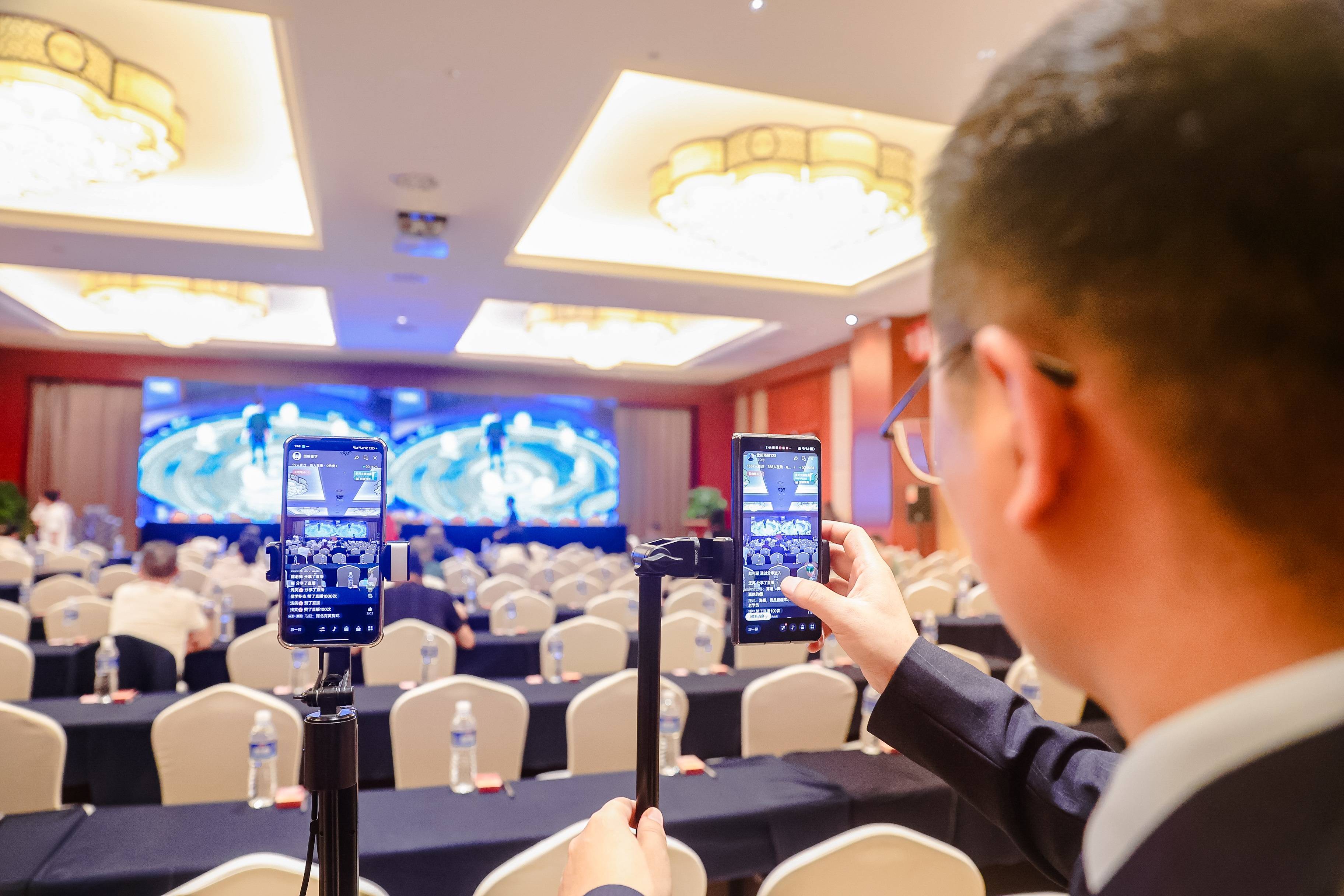 AI智能绘画书籍推荐：探索《AI 即时通》