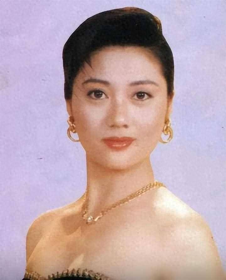 原创            王怡斐:30岁离开广东台,自毁前途,现在的她复出无望了