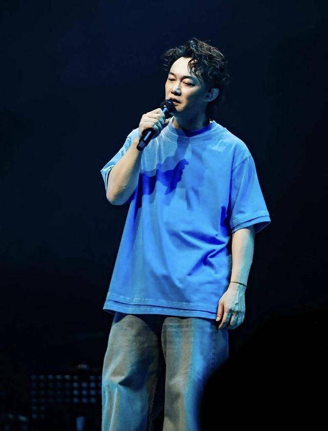 陈奕迅女儿喜迎21岁生日！混血男友晒亲密照，被曝已顺利融入陈家