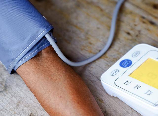 原创            人不会无缘无故患上高血压！研究发现：患高血压，多半爱干这6事