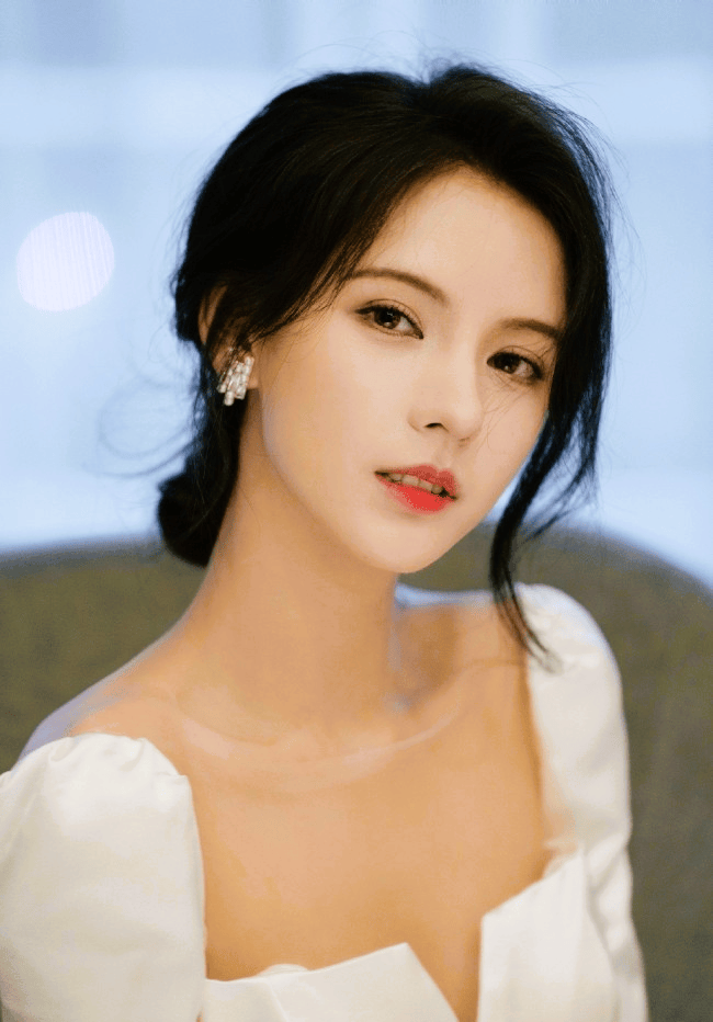 原创            冒充节目组骗粉丝，张予曦隐私遭泄，警方介入调查