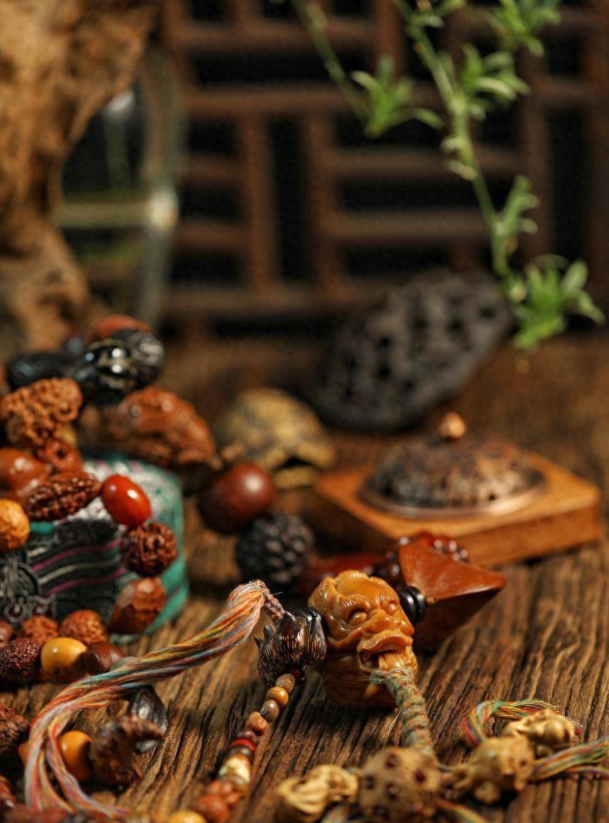 文玩市场暗流涌动！资深玩家解读绿松石、南红等稀缺材质背后价值密码