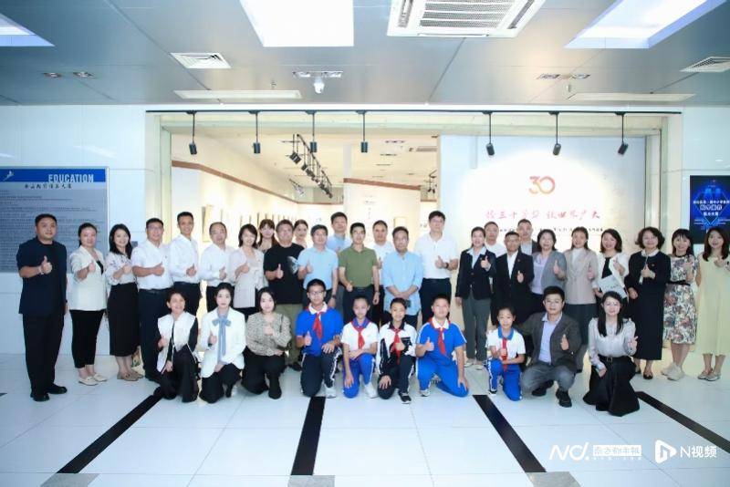 深圳南外第六届“厚德杯”学生视觉艺术作品展开幕